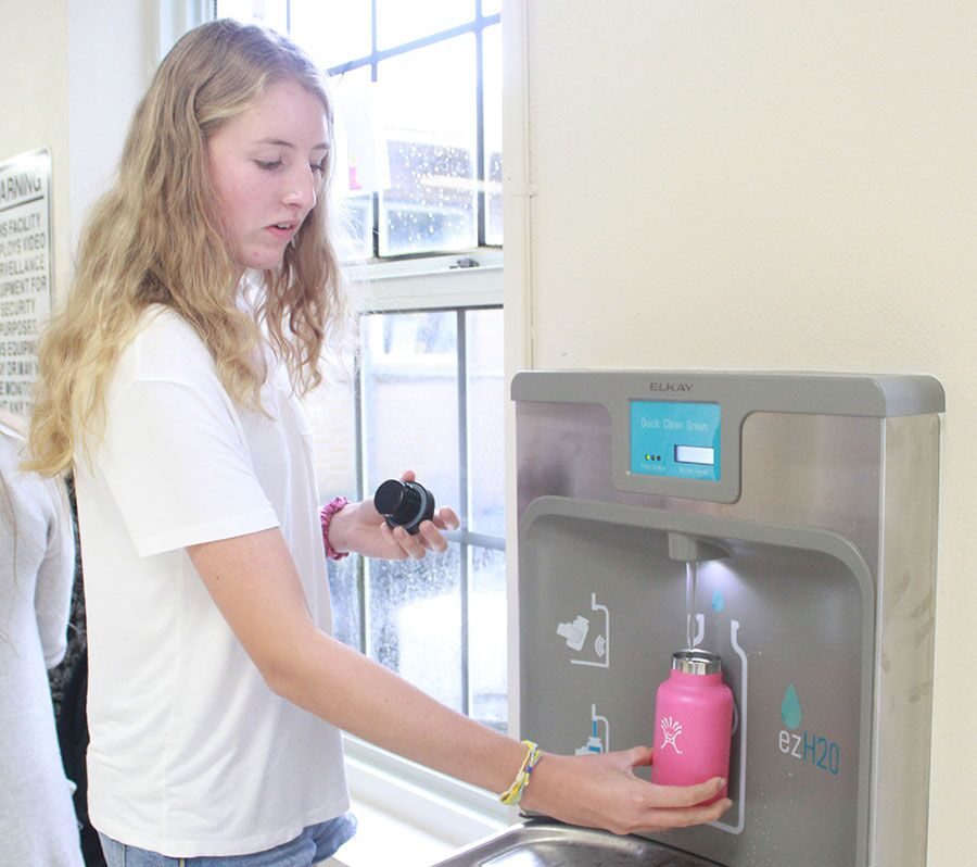 Filling up her pink Hydro Flask, sophomore Kylie Butler uses the new water filter in the cafeteria. Administrators have ensured the water at Plant is safe to drink after being tested for lead this summer. 