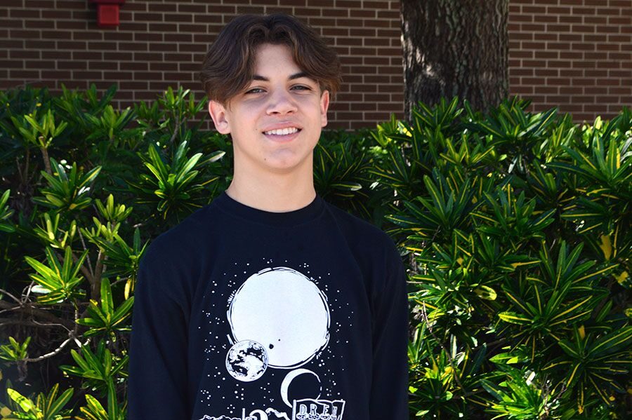 Gaining popularity in various South Tampa schools, rapper sophomore Mitchell Holmes is referred as  Money Mitch by his peers and teachers. Holmes has been making music since he was 12 years old and is known for his very first song “813 Anthem” which got 2,300 views on YouTube and Spotify.  
