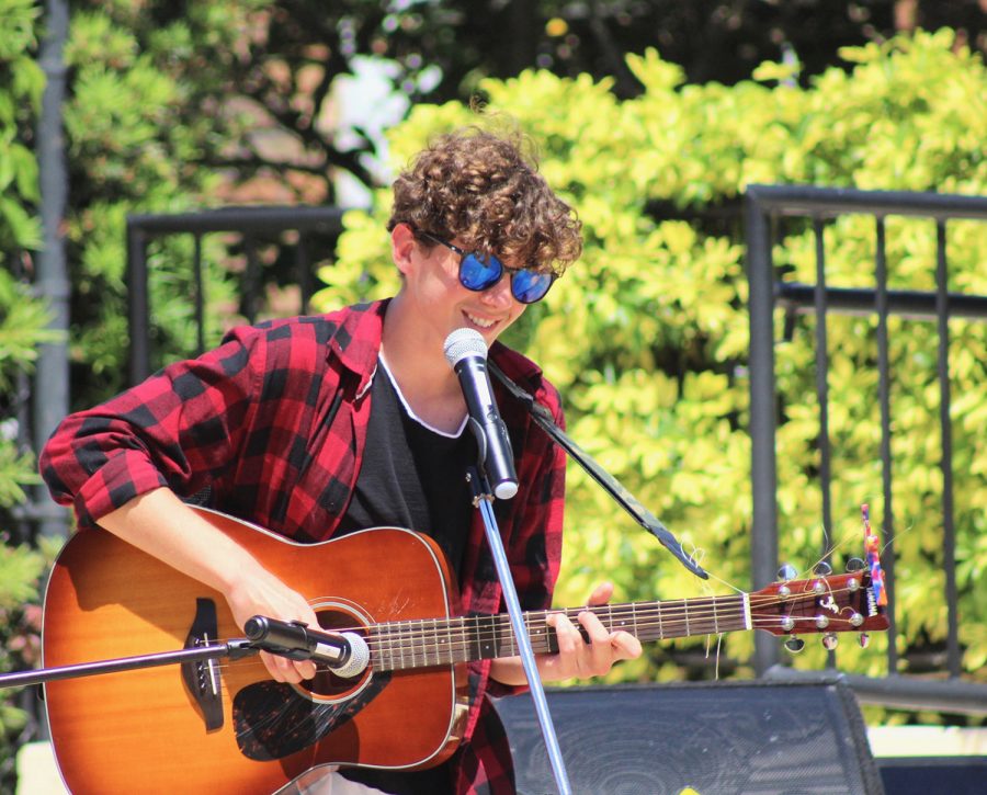 Singing an original song for brotherhood sisterhood week, sophomore Thomas Porter serenades the crowd Wednesday April 11 in the court yard. 2019 marked the 24th annual week of brotherhood sisterhood.  