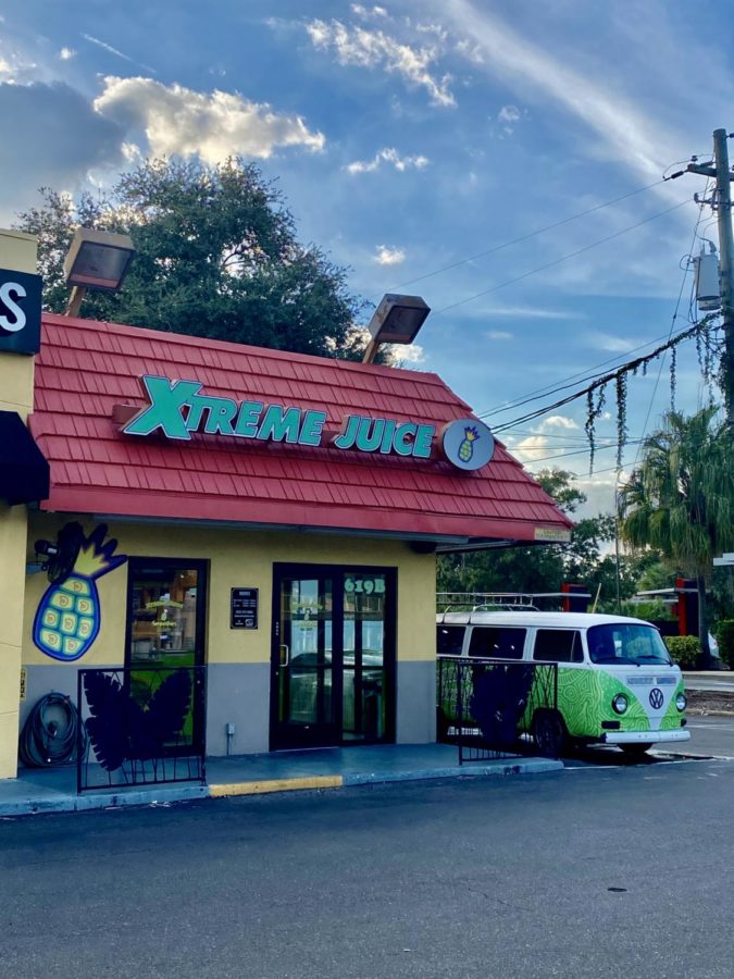 A+green+van+sits+in+front+of+Xtreme+Juice+on+South+Dale+Mabry.+Many+customers+a+day+walk+through+the+doors+to+pick+up+a+delicious+smoothie.+