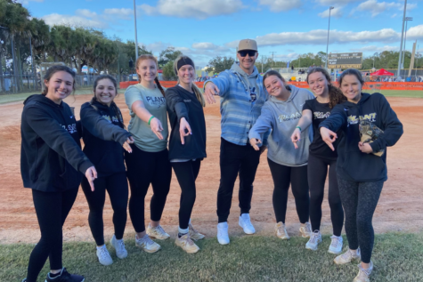 Posing with a “P”, the Plant softball team poses with MLB first baseman Pete Alonso. The softball team helped host Alonso’s charity event at Plant High School this weekend.  
