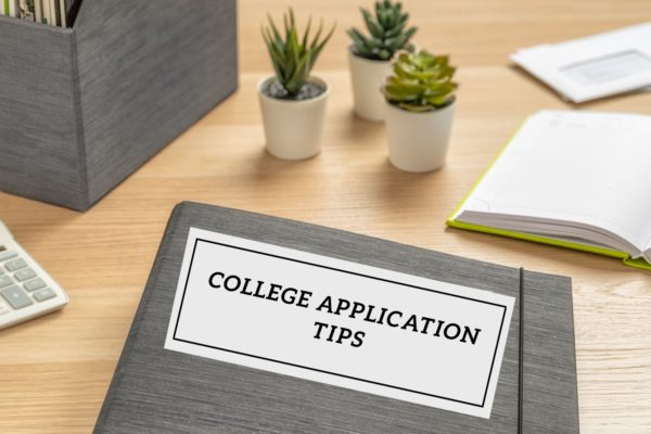  

College application deadlines are rapidly approaching for seniors, so it is time to start writing the personal essay, book meetings with the college counselor, and fill out Common App. Keep reading for more helpful tips. 