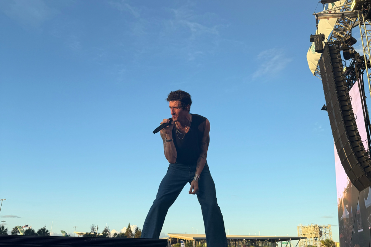 David Shaw, the lead singer of the Revivalists, sings to the audience at Pig Jig on Nov. 3. The Revivalists performed right before Dierks Bentley, the festival’s headliner, took the stage for his set.