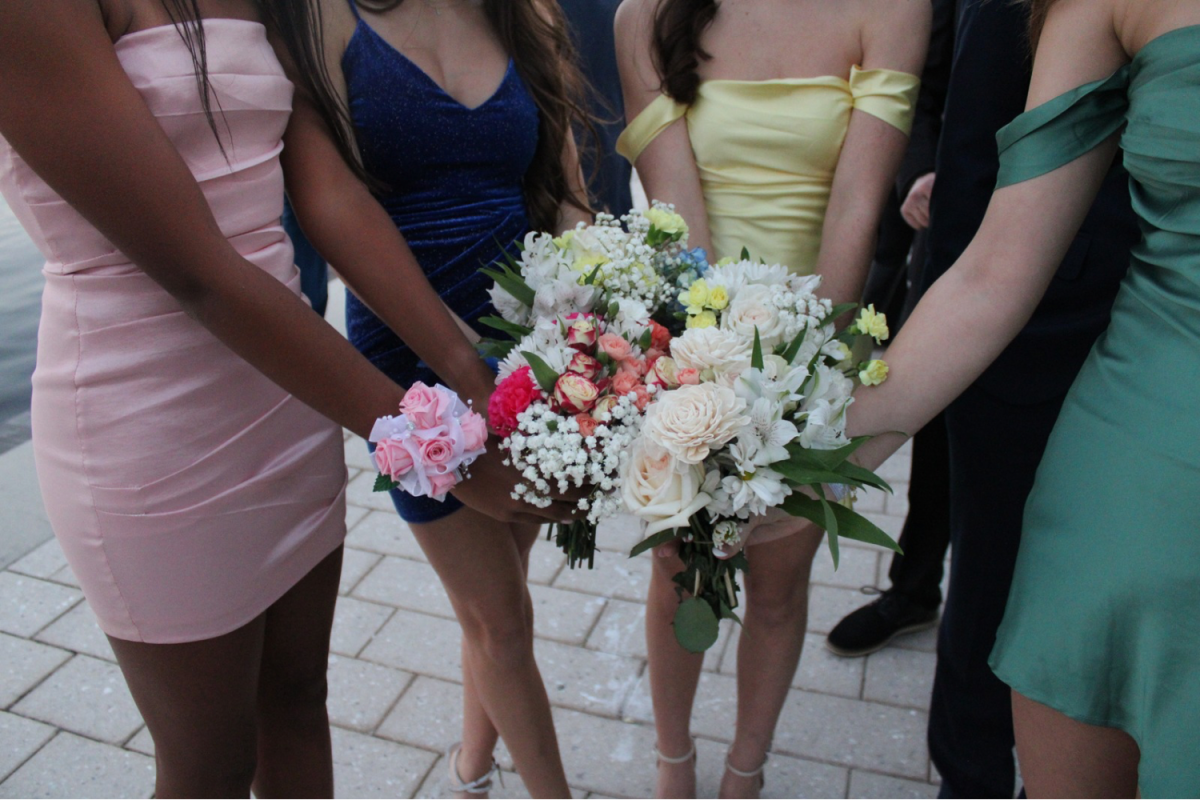 In recent years, homecoming traditions have begun to vary, such as the switch from corsages to bouquets. In the United States, most homecoming dances occur in September and October.
