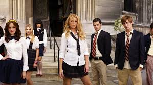 In Gossip Girl season one, privileged teens navigate drama, love triangles, and scandals. All their secrets and betrayals are exposed by an anonymous blogger, “Gossip Girl”, who keeps the social elite on edge. 